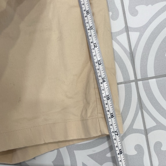 Lululemon golf shorts, Tam/ cream tone colour - Picture 10 of 10